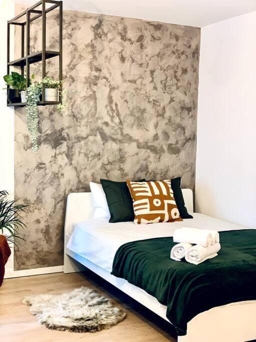 Ferienwohnung Heart Of The City - Modern Studio With Balcony Bukarest Exterior foto