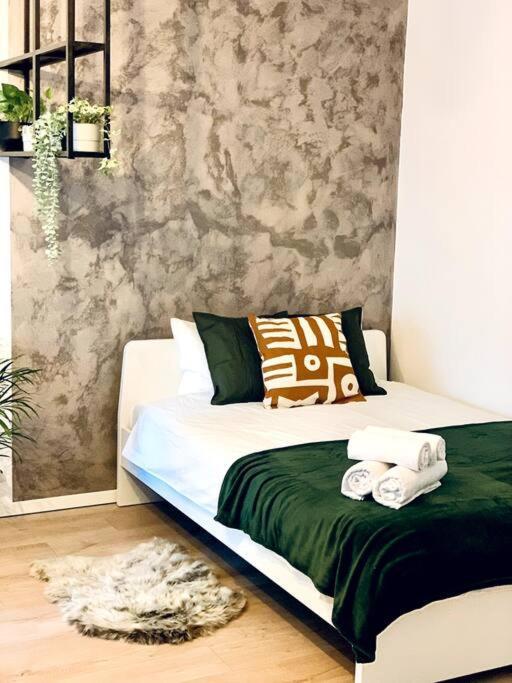 Ferienwohnung Heart Of The City - Modern Studio With Balcony Bukarest Exterior foto